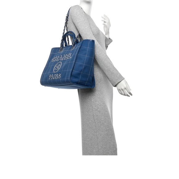 CHANEL DEAUVILLE TOTE WITH POUCH LIKE NEW CONDITION/NO FLAWS - Picture 8 of 8